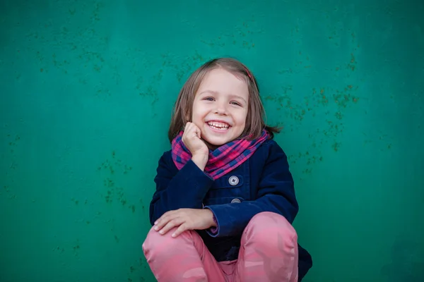 gülümseyen iskambil kız portresi