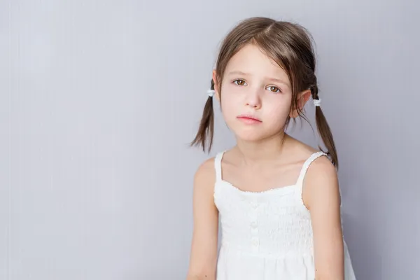 hoşnutsuz iskambil kız evde portresi