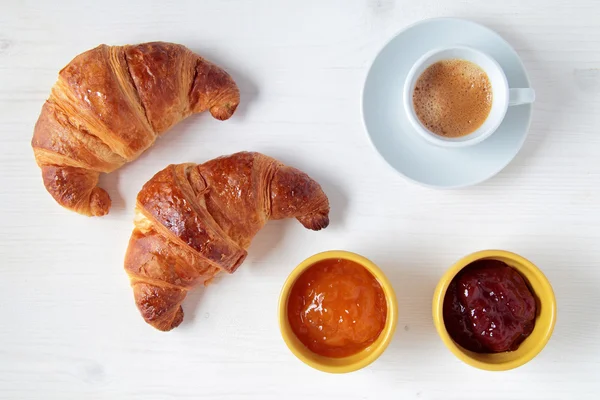 Croissants with jam — Stock Photo, Image