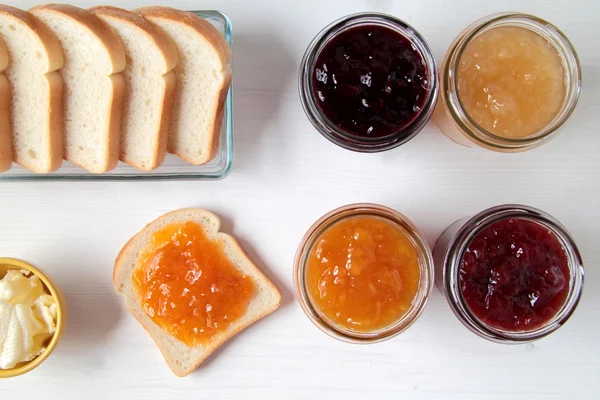Jam with toast on the table — Stock Photo, Image