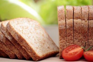 sandviç için tam bir masada ekmek