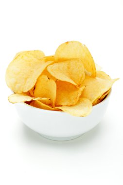 Beyaz arka planda patates kızartması.