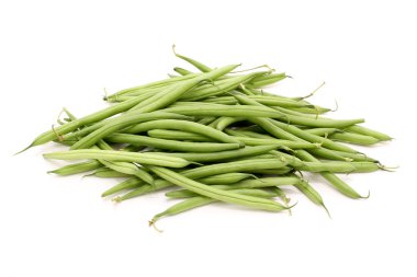 Fagiolini verdi su sfondo bianco