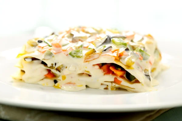 Italiaanse pasta vegetarische lasagne met groenten en kaas — Stockfoto
