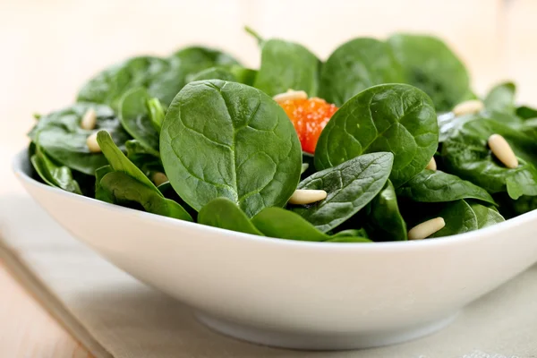 Raw spinach leaves on table — Stock Photo, Image