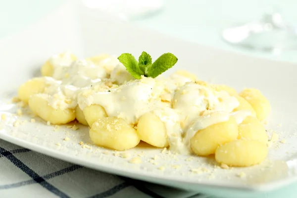 Nhoque de batata de macarrão italiano com queijo de creme — Fotografia de Stock