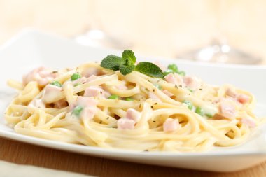 italian pasta vermicelli whit cream cheese peas and ham