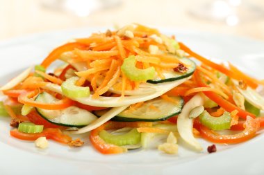 salata taze sebze kesme