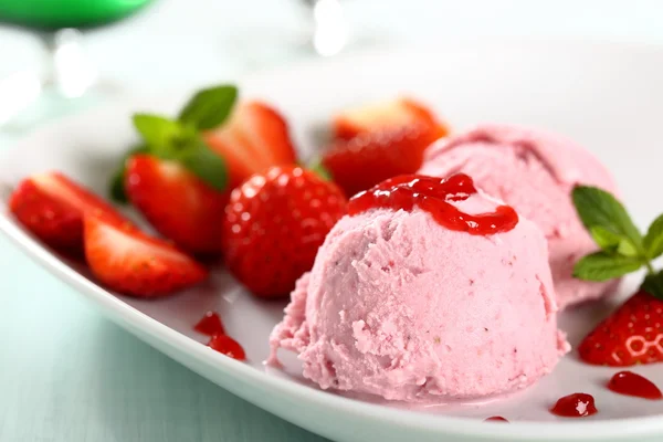 Strawberry ice cream with fruit and mint on white dish — Stock Photo, Image