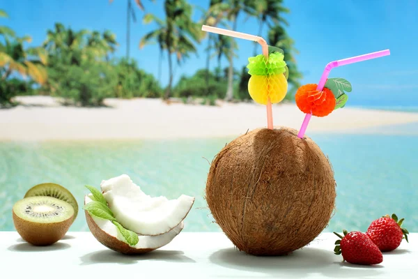Fruit cocktails coconut on the beach — Stock Photo, Image