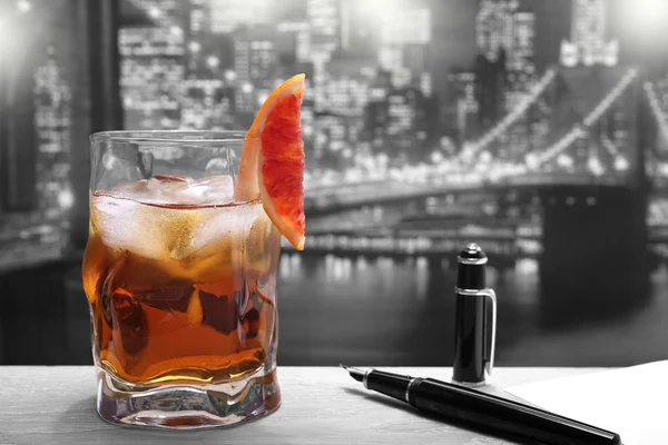 Cocktail on black and white background — Stock Photo, Image