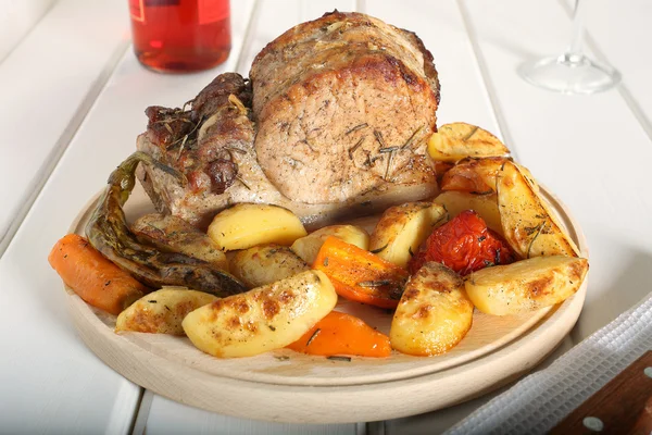 Delicious meals roast pork with vegetables on cuttind board — Stock Photo, Image