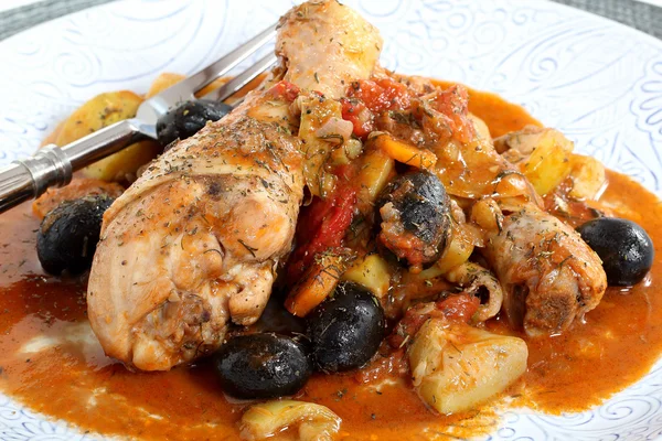 Frango em molho de tomate com legumes — Fotografia de Stock