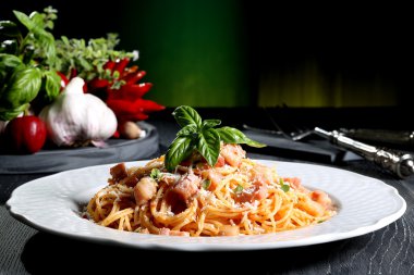 İtalyan pasta amatriciana