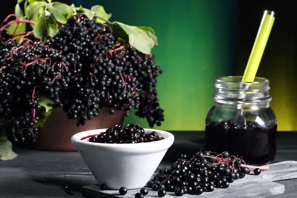 Mürver, sambucus yeşil arka
