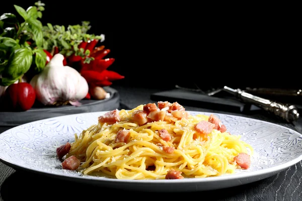 Macarrão italiano carbonara — Fotografia de Stock