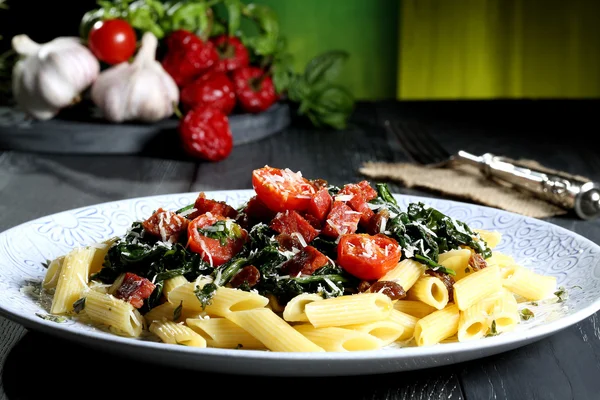 Pasta italiana con verdure — Foto Stock