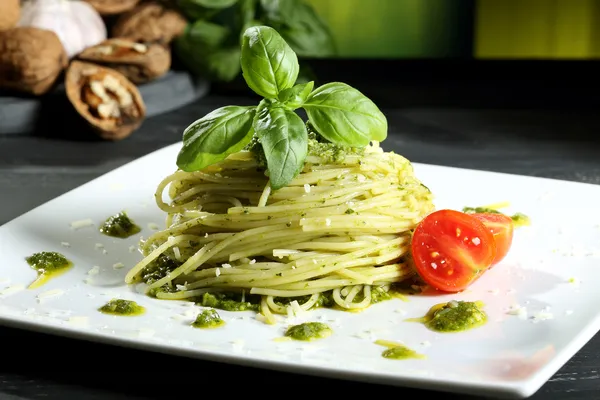 Esparguete de massas com pesto genovese — Fotografia de Stock