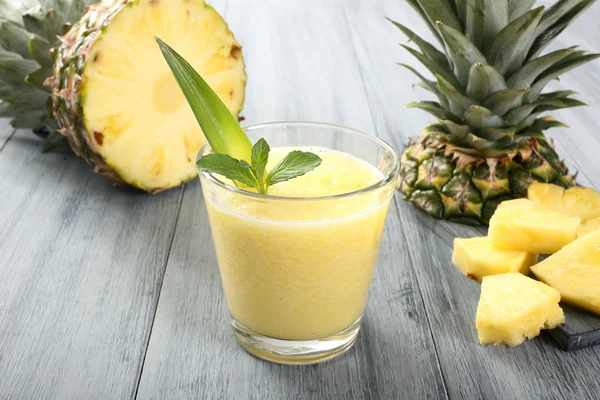 Smoothie van ananas — Stockfoto