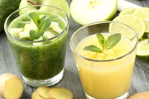 Smoothie with fruit — Stock Photo, Image