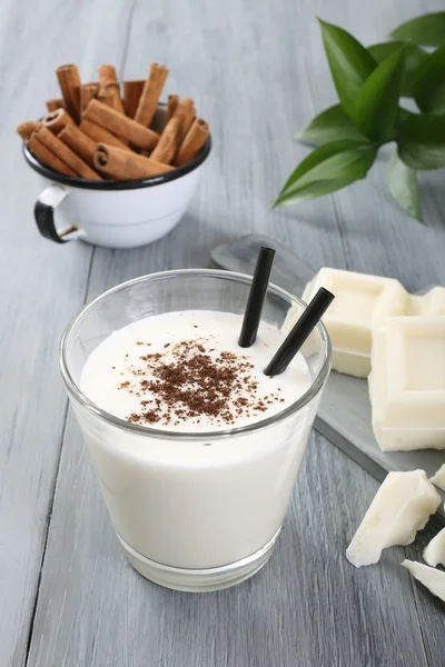 Белый шоколадный коктейль — стоковое фото