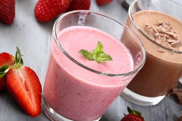 Strawberry and chocolate smoothie — Stock Photo, Image