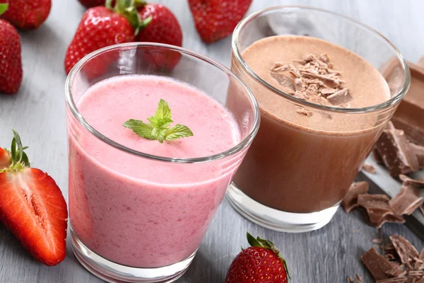 Strawberry and chocolate smoothie gray background — Stock Photo, Image