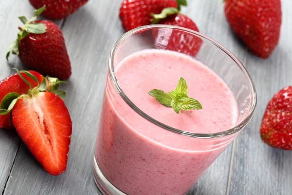 Strawberry milkshake gray background — Stock Photo, Image