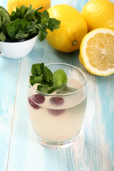 Lemon and cherry juice — Stock Photo, Image