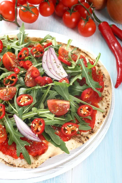 Pizza with fresh vegetables — Stock Photo, Image