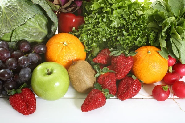 Frutas e produtos hortícolas — Fotografia de Stock