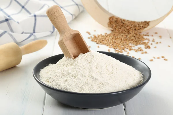 Bowl of flour — Stock Photo, Image