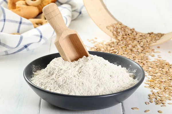 Rye flour in bowl — Stock Photo, Image