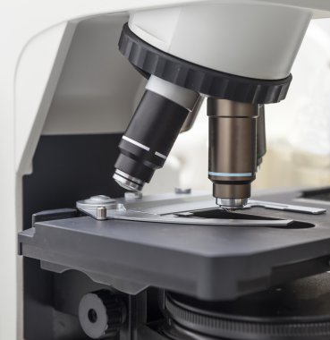 bio laboratuar mikroskobu