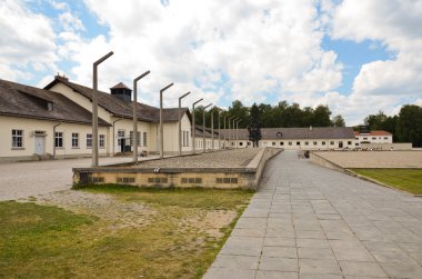 Dachau Anıtı ve kışla