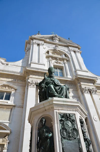 Helgedomen av loreto staty av påven 1 — Stockfoto