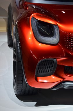 Frontal göz alıcı turuncu yangın 1