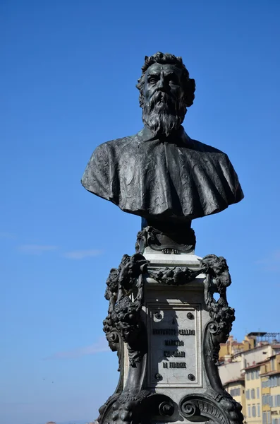 Standbeeld van benvenuto cellini, oude brug, florence — Stockfoto