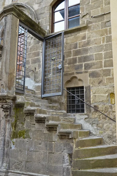 Schodiště historické budovy, viterbo — Stock fotografie