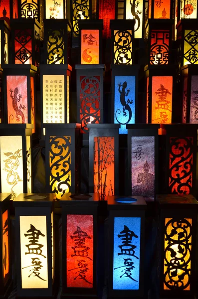 Japon lambaları yığını — Stok fotoğraf