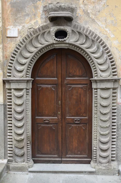 Old doorway, Bagnaia — Stock Photo, Image