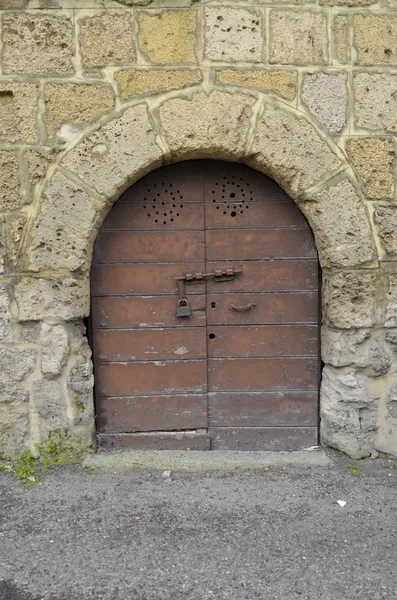 Puerta pequeña, Tarquinia —  Fotos de Stock