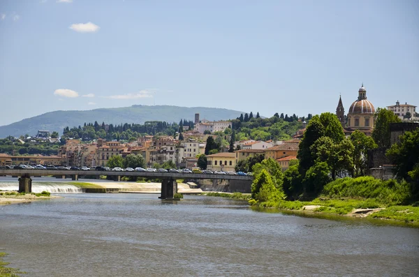 Längs floden arno i Florens — Stockfoto