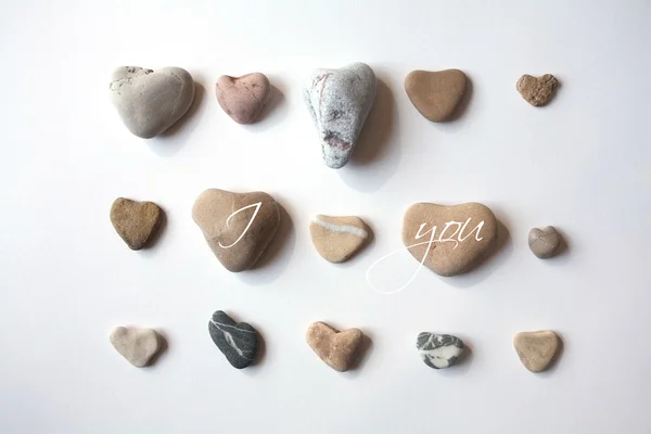 Karty miłości z kamieni kształt serca — Zdjęcie stockowe