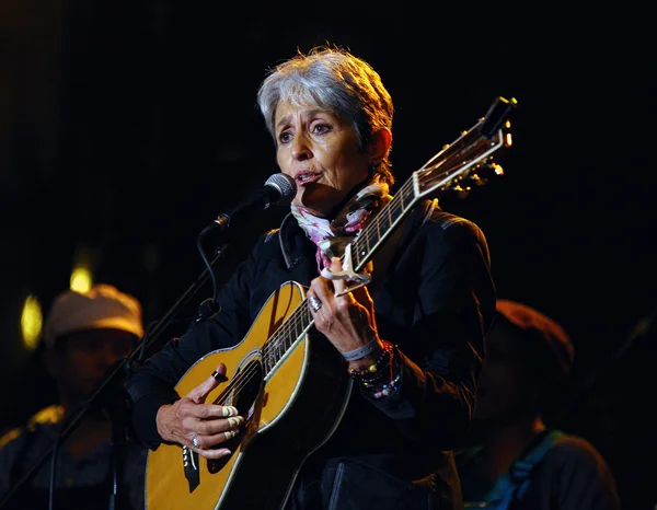 Joan baez wykonuje w Pradze — Zdjęcie stockowe