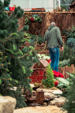 Tren sergisi gezen turistler