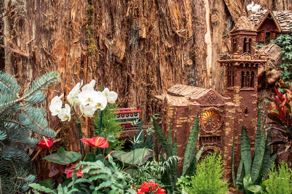 Doğal elementlerden oluşan bir trenin inşa modeli