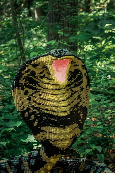 Estátua Tijolo Brinquedo Uma Cobra Rei Zoológico Imagens De Bancos De Imagens