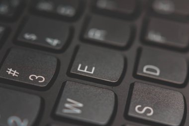 Bir klavyede tuşların yakın çekim görüntüsü