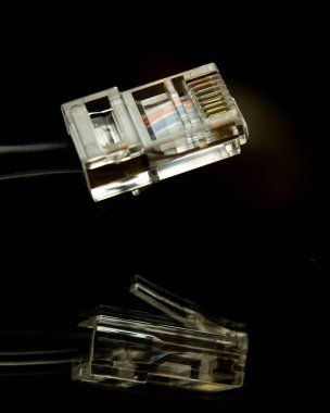Bir ethernet kablosunun makro görüntüsü ve yansıması